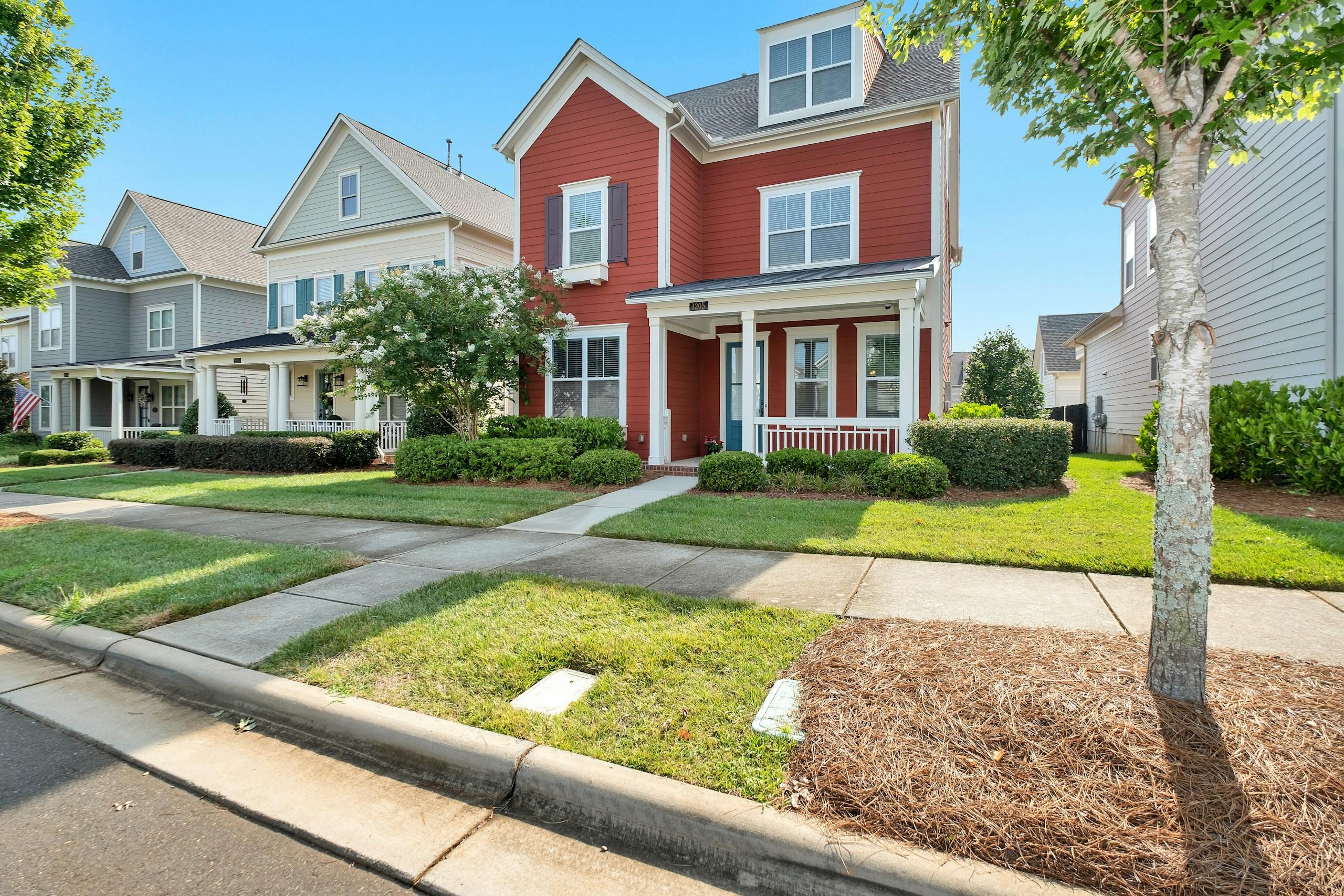 How to increase a home's curb appeal before selling - Blog