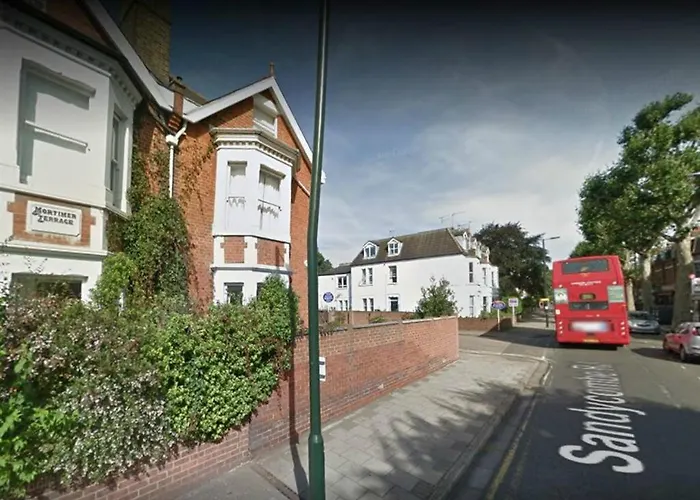 Top Hotels Near the National Archives Kew