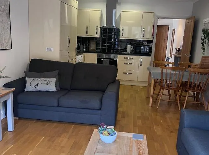 Top Hotels in Paulton, United Kingdom